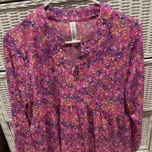 NEW with tags Ladies Dear Scarlett Lizzy Babydoll Top- Pink Brushstrokes- Medium